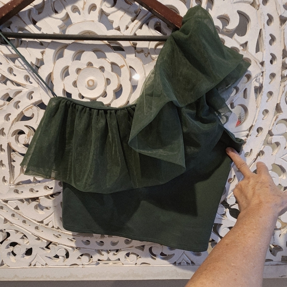 SUNDAY IN BROOKLYN One-Shoulder TOP Smocked Back Front Ruffle Green medium EUC - Picture 12 of 13